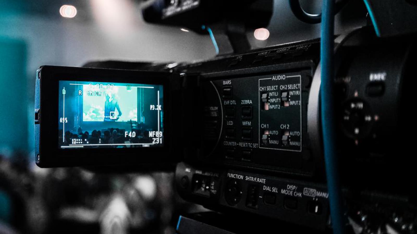 Equipo de grabación para un proyecto de Comunicación Audiovisual
